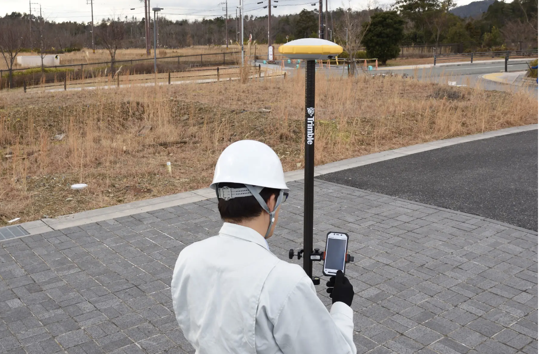 ニコン・トリンブル、測量分野で実績持つGNSS受信機「Trimble R4s」が